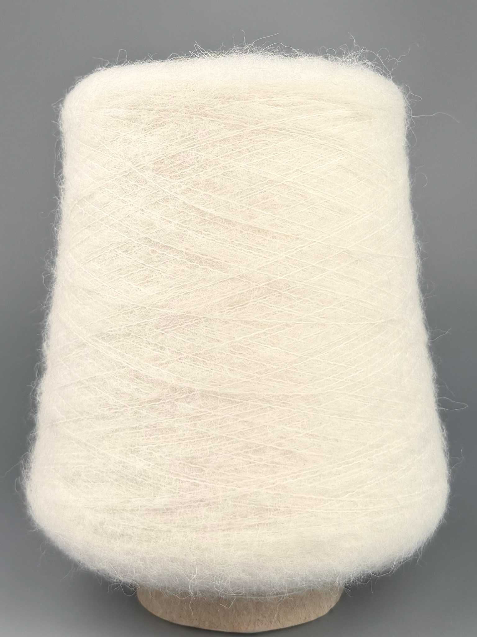 Kid Suri Brushed Nm 8500 – Filato soffice in alpaca baby e super kid mohair col. Bianco naturale foto 2